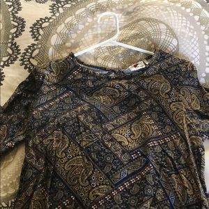 Super cute flared sleeves top! Never been worn